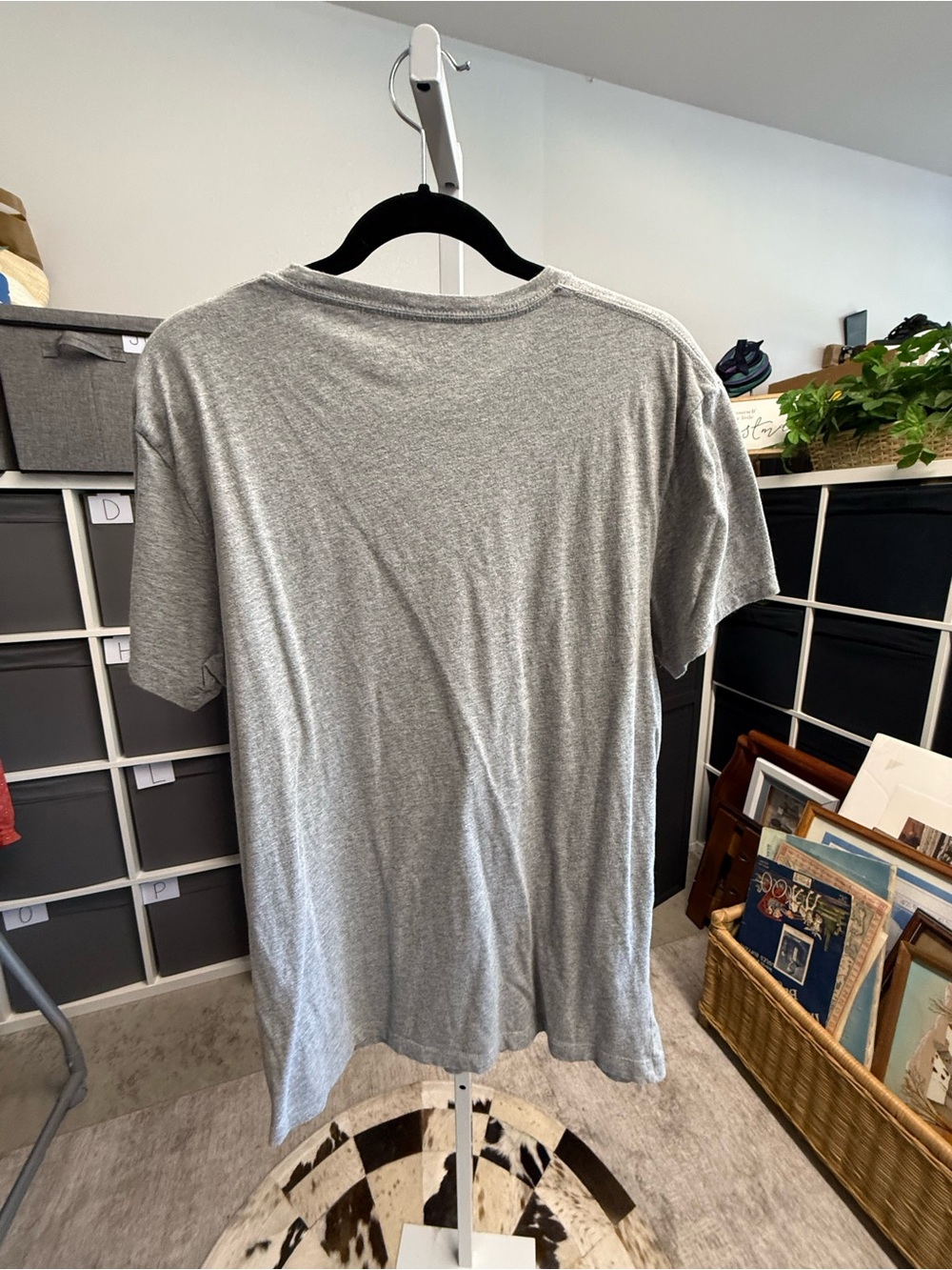J. Crew Men’s Gray Pocket T-Shirt - Picture 3 of 7
